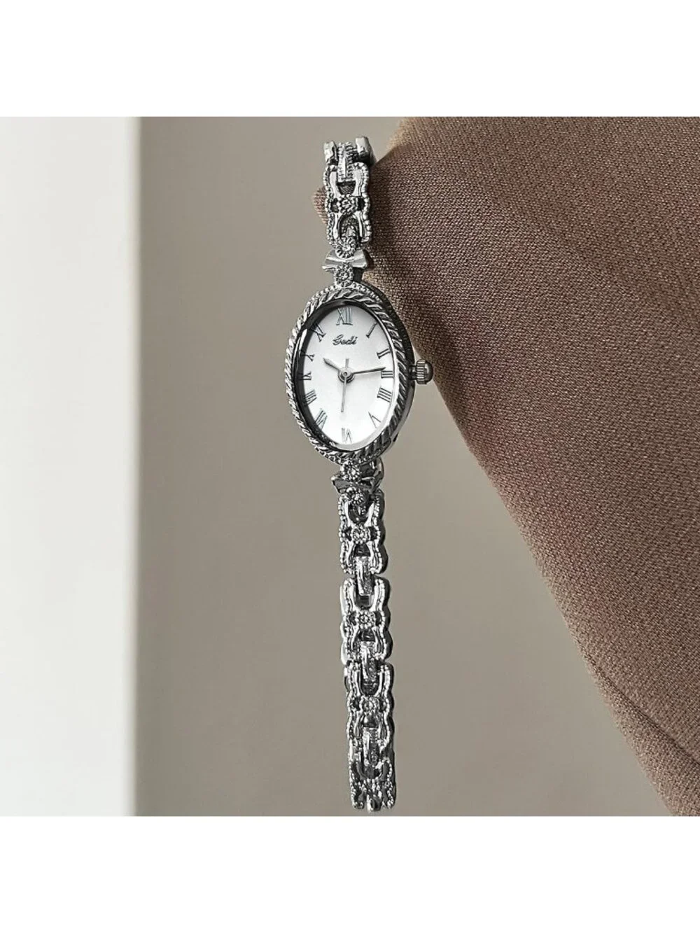 Vintage Gold Oval Quartz Watch for Women - Slim Alloy Bracelet, Elegant